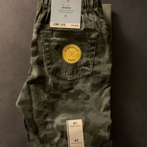 Boy’s camo jogger pants